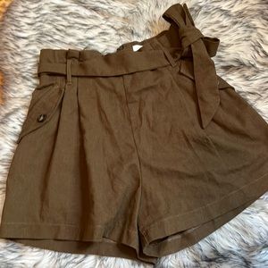 Avah highwaisted shorts S